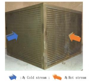 本公司擴散焊接成品: 印刷線路熱交換器(Printed Circuit Heat Exchanger, PCHE)本體  85片2mm厚之不鏽鋼，每片蝕刻60條直徑2.5mm之半圓形通道，縱橫交錯擴散焊接而成。 Cold stream 及hot stream 幾乎直接接觸，熱交換效率極佳。